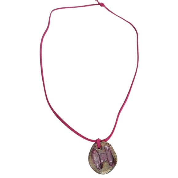 Vintage Stamped Button Metallic Pink Gold Pendant Faux Leather Necklace - Picture 2 of 5